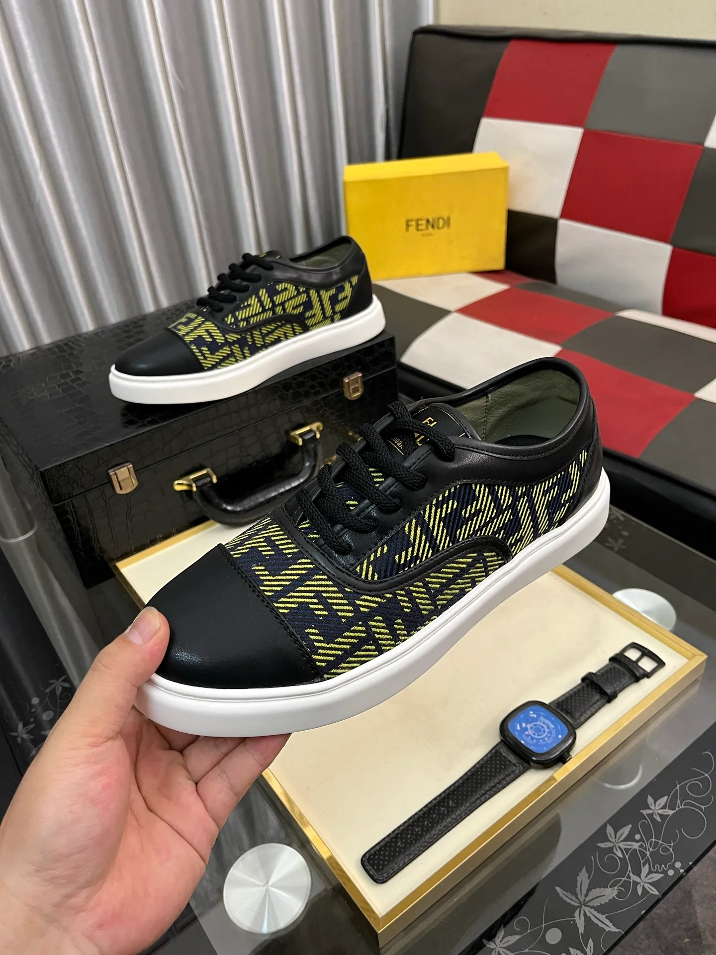 Men's Men's Shoes 💰400⌚️⌚️[Fendi] Fendi's latest casual shoes for men! Available at counters simultaneously! A one-to-one replica of the original. All imported official website one-to-one cowhide fabric. The interior is made of top-grade sheepskin, and the original factory-supplied rubber outsole is used. Leading new fashion concepts. Matching code: 38-443️⃣Colors available